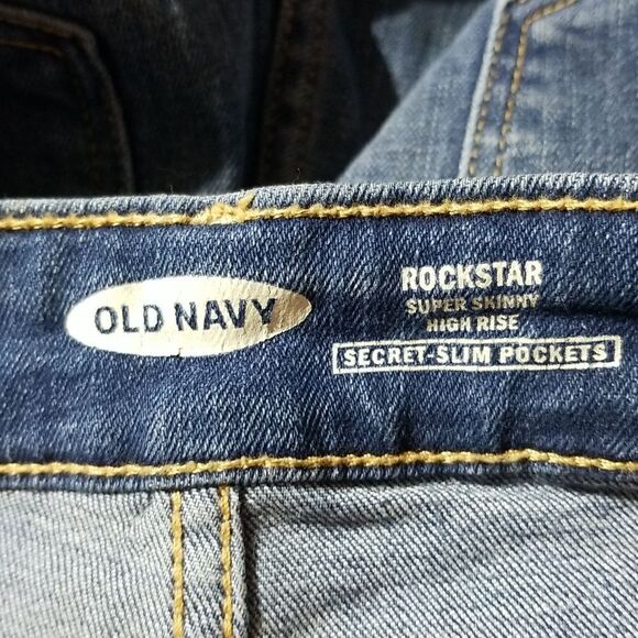 Old Navy High-Waisted Rockstar Super-Skinny Ripped Ankle Jeans Size 6 - Picture 4 of 6